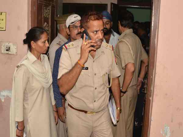 पति ने रक्षाबंधन पर मायके जाने से किया मना तो पत्नी ने उठा लिया ये कदम पति ने रक्षाबंधन पर मायके जाने से किया मना तो पत्नी ने उठा लिया ये कदम