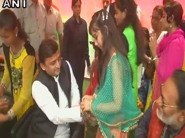 अखिलेश यादव ने मनाई राखी