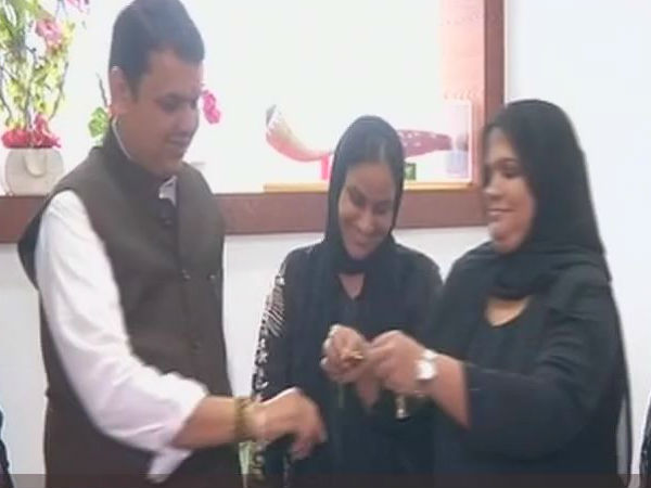देवेंद्र फडणवीस ने मुस्लिम महिलाओं के बंधवाई राखी