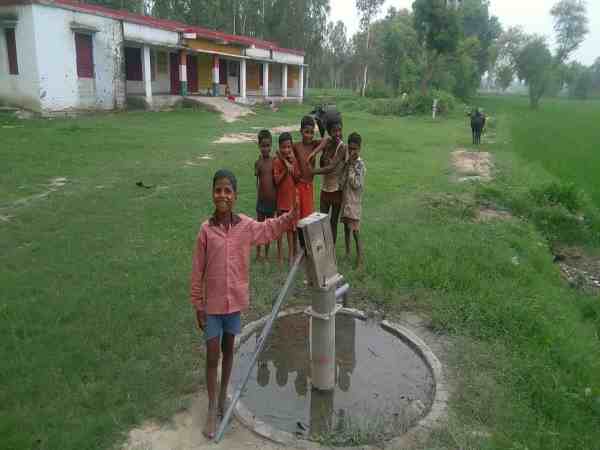 दर्जनों बच्चे बीमार