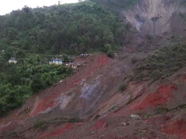 मंडी हादसे में मरने वालों की संख्या 45 पहुंची, कई अभी भी मलबे में फंसे मंडी हादसे में मरने वालों की संख्या 45 पहुंची, कई अभी भी मलबे में फंसे