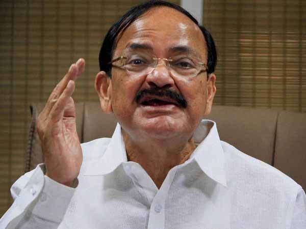 उपराष्ट्रपति चुनाव: विपक्ष के दर्जन भर सांसदों ने दिया वेंकैया नायडू को वोट उपराष्ट्रपति चुनाव: विपक्ष के दर्जन भर सांसदों ने दिया वेंकैया नायडू को वोट