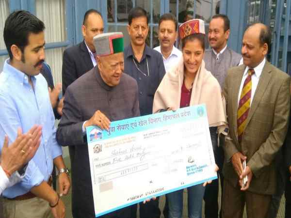 भारतीय महिला क्रिकेट टीम की शान सुषमा ठाकुर हिमाचल में बनी DSP भारतीय महिला क्रिकेट टीम की शान सुषमा ठाकुर हिमाचल में बनी DSP