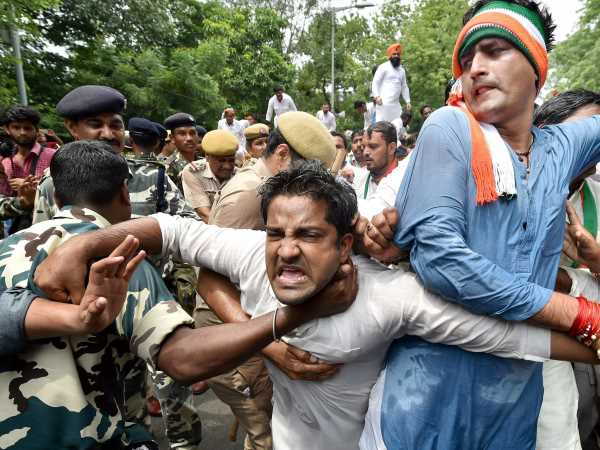 यूथ कांग्रेस की रैली में महिला पत्रकार से छेड़छाड़, मामला दर्ज यूथ कांग्रेस की रैली में महिला पत्रकार से छेड़छाड़, मामला दर्ज