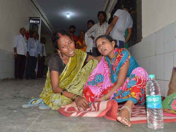 गोरखपुर: BRD मेडिकल कॉलेज में मौत की संख्या बढ़ी, प्रशासन अब मंगा रहा ऑक्सीजन गोरखपुर: BRD मेडिकल कॉलेज में मौत की संख्या बढ़ी, प्रशासन अब मंगा रहा ऑक्सीजन