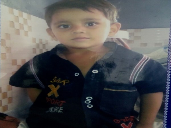 VIDEO: जिसने किया बच्चे का अपहरण, वही करता रहा तलाश...CCTV में खुला राज VIDEO: जिसने किया बच्चे का अपहरण, वही करता रहा तलाश...CCTV में खुला राज