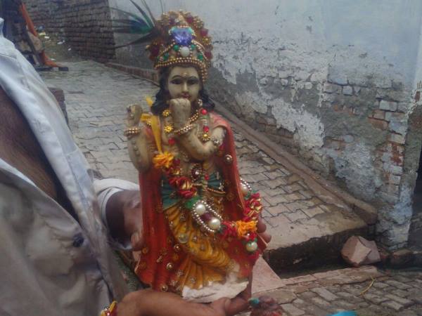 पहाड़ पर गईं सेल्फी लेने और बिगड़ गया बैलेंस, 20 मिनट तक झाड़ियों में पड़ी रहीं... पहाड़ पर गईं सेल्फी लेने और बिगड़ गया बैलेंस, 20 मिनट तक झाड़ियों में पड़ी रहीं...