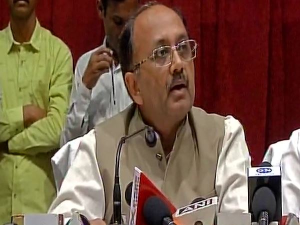 हर साल अगस्त में होती हैं मौते, गोरखपुर में मासूमों की मौत पर बोले स्वास्थ्य मंत्री हर साल अगस्त में होती हैं मौते, गोरखपुर में मासूमों की मौत पर बोले स्वास्थ्य मंत्री