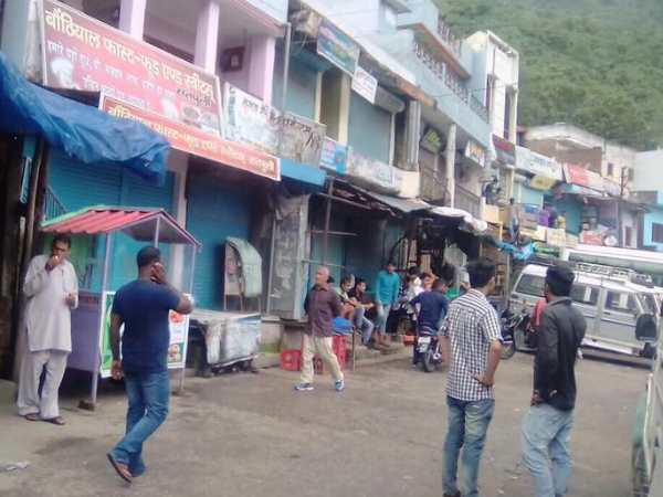 देवभूमि में गाय से दुराचार, सांंप्रदायिक तनाव, थाने को घेरा देवभूमि में गाय से दुराचार, सांंप्रदायिक तनाव, थाने को घेरा
