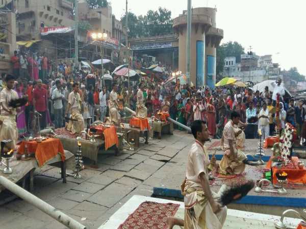 PICs: चंद्र ग्रहण से टूटी काशी में 26 साल पुरानी परंपरा PICs: चंद्र ग्रहण से टूटी काशी में 26 साल पुरानी परंपरा