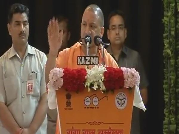 गोरखपुर मामले पर सीएम योगी आदित्यनाथ ने तोड़ी चुप्पी, बच्चों के मौत की बताई ये वजह गोरखपुर मामले पर सीएम योगी आदित्यनाथ ने तोड़ी चुप्पी, बच्चों के मौत की बताई ये वजह