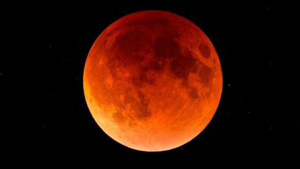 Can see lunar eclipse with naked eyes ....