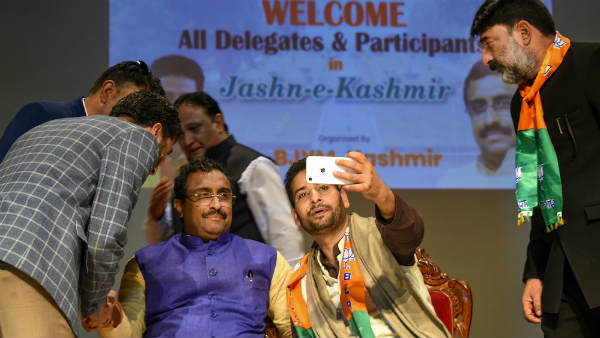 'कुछ नेता बंदूकें उठाने और कुर्बानियां देने को कह रहे थे'