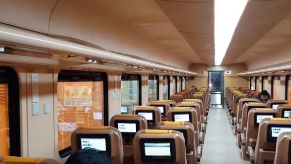 First train of the country, completely in the hands of private company