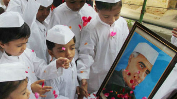 आधुनिक भारत की नींव नेहरू ने ही रखी
