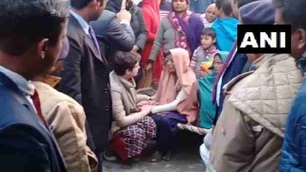 Priyanka met family members of killed youth