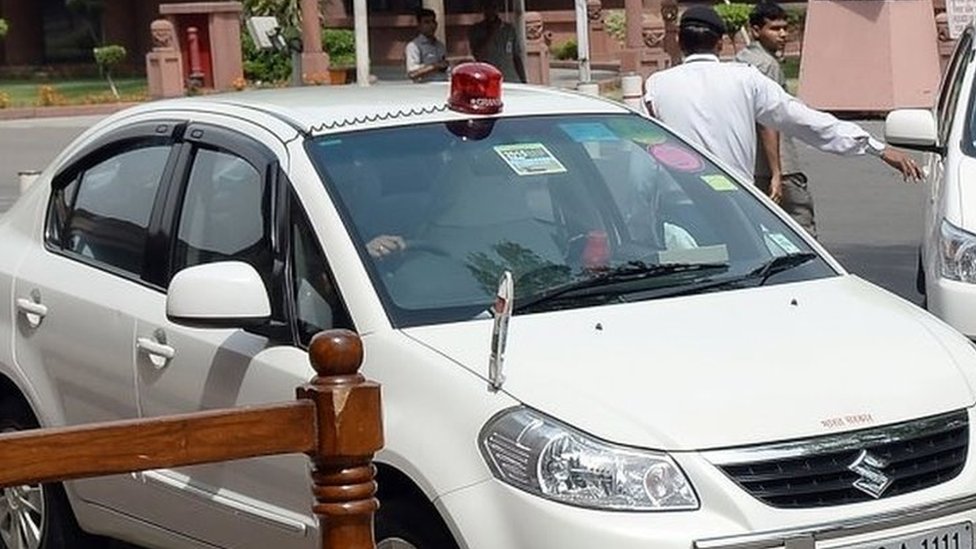 लाल बत्ती की गाड़ी लाल बत्ती की गाड़ी