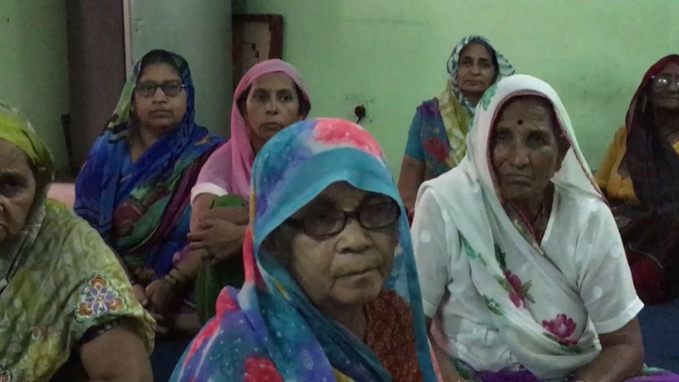 बुज़ुर्ग महिलाएं बुज़ुर्ग महिलाएं