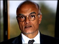मेनन अमरीका में, एजेंडे में चरमपंथ ऊपर मेनन अमरीका में, एजेंडे में चरमपंथ ऊपर