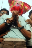 कोलकाता में हुई दो गिरफ़्तारियाँ कोलकाता में हुई दो गिरफ़्तारियाँ