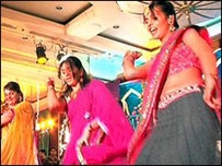 शादियों की धूम पर मंदी की धुंध शादियों की धूम पर मंदी की धुंध