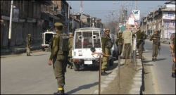 चली है रस्म कि कोई न सर उठा के चले.. चली है रस्म कि कोई न सर उठा के चले..