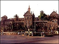 हेरोइन के साथ अफ़सर गिरफ़्तार हेरोइन के साथ अफ़सर गिरफ़्तार
