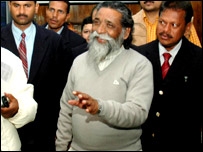 शिबू सोरेन पर इस्तीफ़े का दबाव शिबू सोरेन पर इस्तीफ़े का दबाव