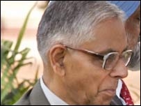 नारायणन ने बयान पर सफ़ाई पेश की नारायणन ने बयान पर सफ़ाई पेश की