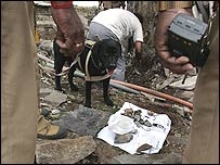 बंगलौर विस्फोट के सिलसिले में गिरफ़्तारी बंगलौर विस्फोट के सिलसिले में गिरफ़्तारी