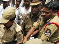 आयोग ने आंध्र पुलिस प्रमुख को हटाया आयोग ने आंध्र पुलिस प्रमुख को हटाया