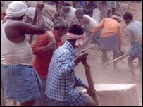 शादी से छह किलोमीटर की दूरी शादी से छह किलोमीटर की दूरी