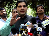 वरुण ने हाई कोर्ट का दरवाज़ा खटखटाया वरुण ने हाई कोर्ट का दरवाज़ा खटखटाया