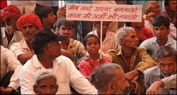 रोज़गार गारंटीः मंदी में बाज़ार की संजीवनी रोज़गार गारंटीः मंदी में बाज़ार की संजीवनी