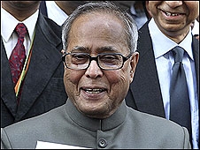 बजट 2010: सब की नज़रें वित्त मंत्री पर बजट 2010: सब की नज़रें वित्त मंत्री पर