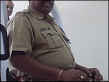 तोंद वाले पुलिस वालों की छुट्टी तोंद वाले पुलिस वालों की छुट्टी