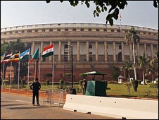 संसद सत्र में सरकार की मुश्किलें बढ़ीं संसद सत्र में सरकार की मुश्किलें बढ़ीं