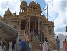 लंदन में एक और भव्य मंदिर लंदन में एक और भव्य मंदिर