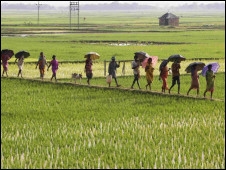 बंगाल में युवती को निर्वस्त्र घुमाने की जाँच बंगाल में युवती को निर्वस्त्र घुमाने की जाँच