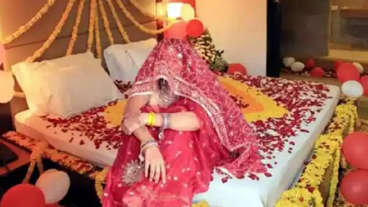 Suhagrat: यहां शादी के बाद 5 साल तक नहीं मना सकते सुहागरात, बीवी की तरफ  घूरना भी गुनाह | Suhagrat kaise Manate hain, Honeymoon Plan Kaise Karen,  Chapota Jati - Hindi Oneindia