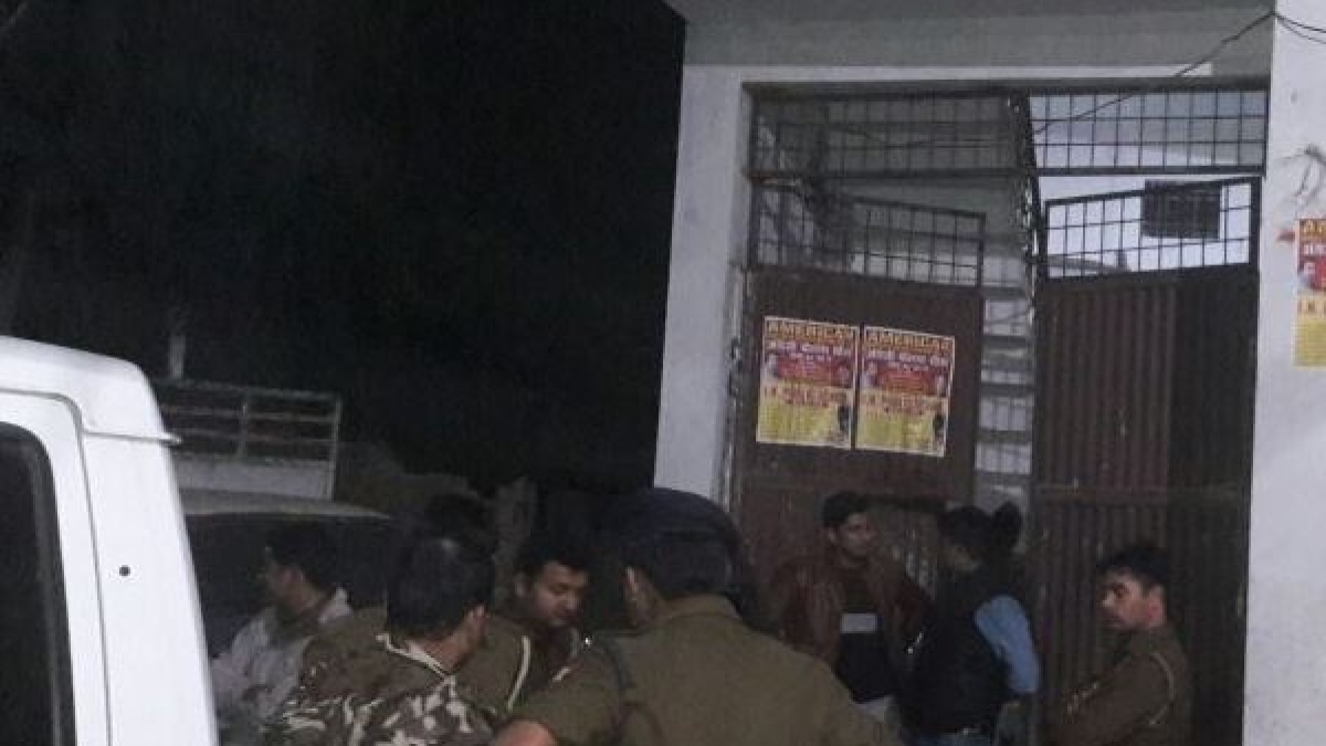 बरेली: पकड़ा गया मिलावटी तेल का बड़ा जखीरा, पिता-पुत्र घोल रहे थे होली में जहर बरेली: पकड़ा गया मिलावटी तेल का बड़ा जखीरा, पिता-पुत्र घोल रहे थे होली में जहर