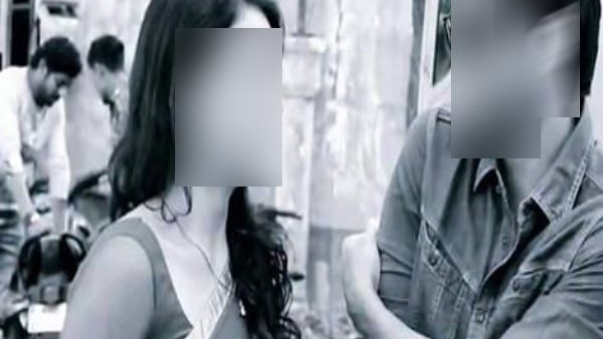जिसकी हत्या के आरोप में सब 6 साल से भाग रहे थे, वो अपने यार संग मस्ती करते मिली जिसकी हत्या के आरोप में सब 6 साल से भाग रहे थे, वो अपने यार संग मस्ती करते मिली
