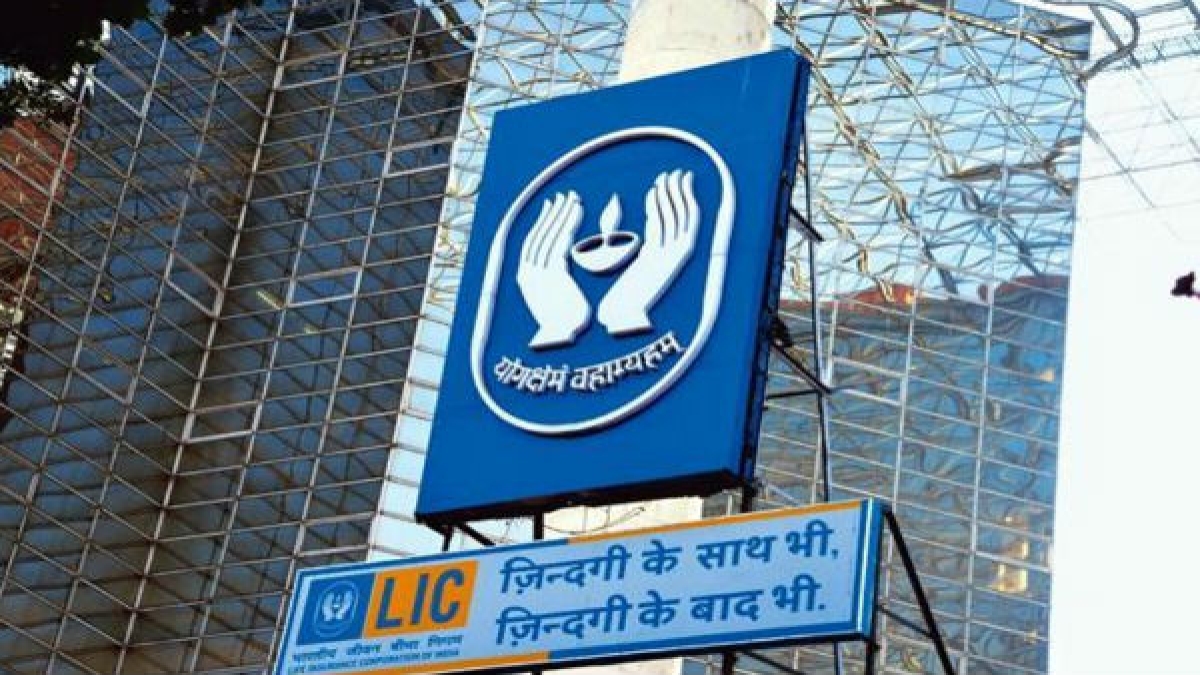 LIC board approves reduction in IPO issue size to 3.5%: Sources LIC board approves reduction in IPO issue size to 3.5%: Sources