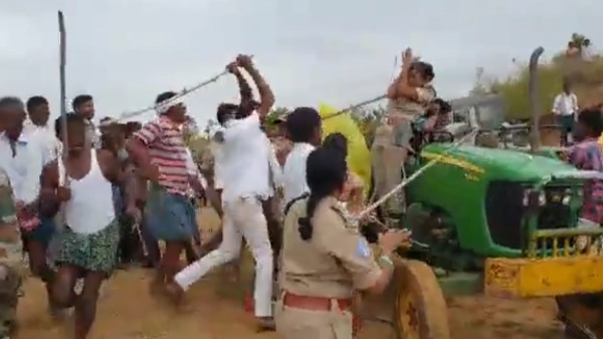 woman Forest Range Officer was viciously assaulted TRS MLA’s brother in Telangana woman Forest Range Officer was viciously assaulted TRS MLA’s brother in Telangana
