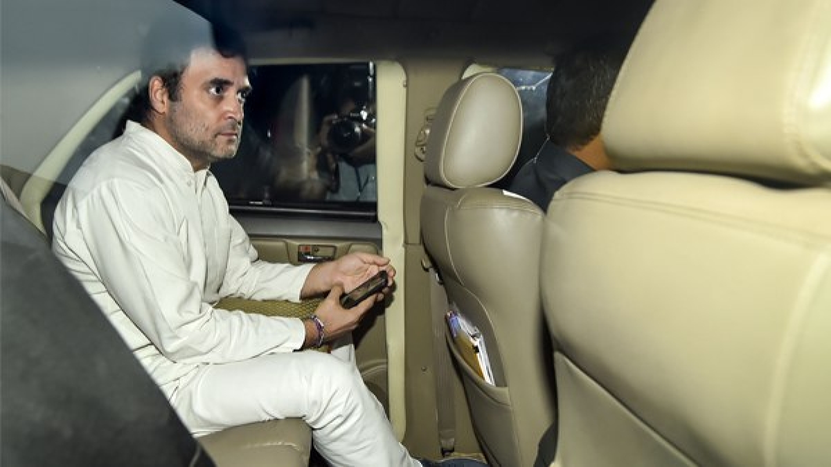 मानहानि केस में पेश होने सूरत कोर्ट पहुंचे राहुल गांधी, कहा था- सभी चोरों के उपनाम मोदी क्यों हैं मानहानि केस में पेश होने सूरत कोर्ट पहुंचे राहुल गांधी, कहा था- सभी चोरों के उपनाम मोदी क्यों हैं