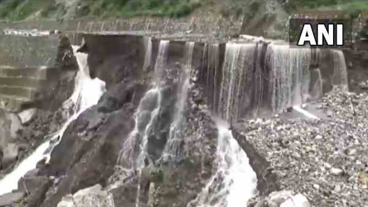 Uttarakhand: NH 94 and NH 58 in Tehri Garhwal district blocked due to boulders and rubbles Uttarakhand: NH 94 and NH 58 in Tehri Garhwal district blocked due to boulders and rubbles