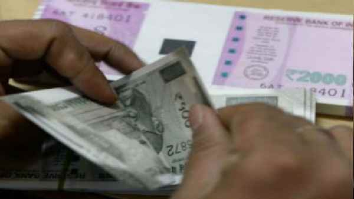 बैंक खाते से निकाल सकते हैं पैसा