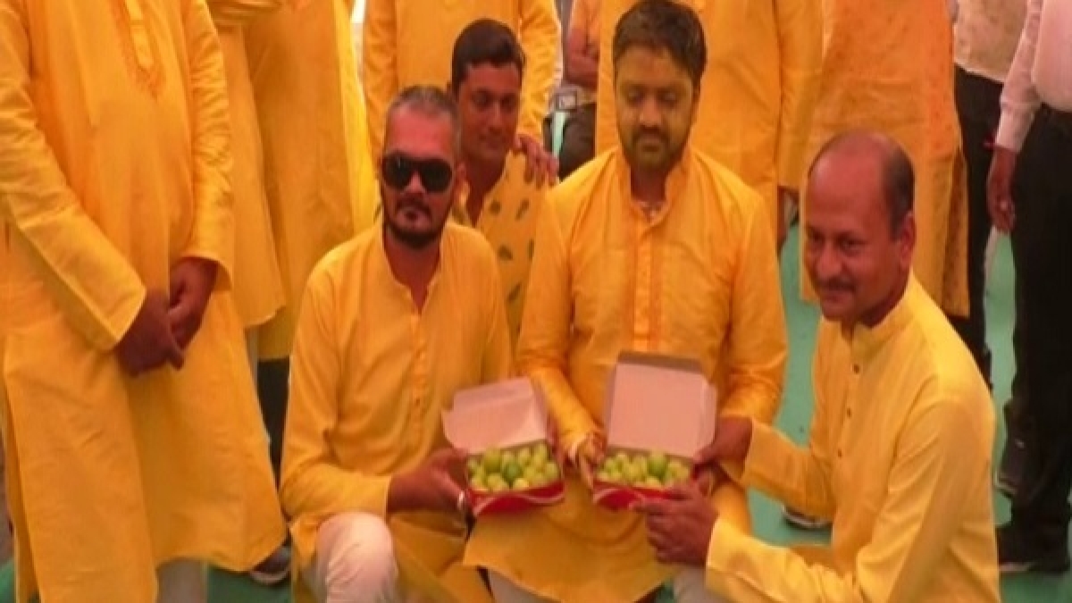 शादी में तोहफे में दे रहे नींबू