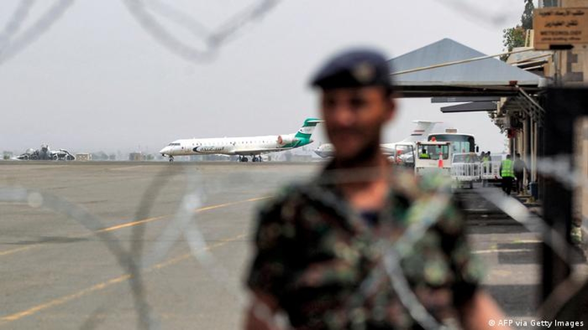 first commercial flight in 6 years leaves yemens rebel held capital first commercial flight in 6 years leaves yemens rebel held capital