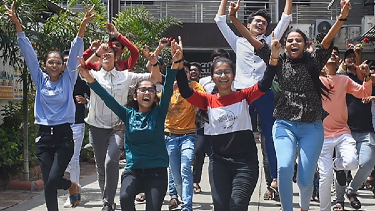 अब मेधावी छात्रों की राह में पैसा नहीं बनेगा रोड़ा, विदेशों में कर सकेंगे पढ़ाई, सरकार उठाएगी खर्चा अब मेधावी छात्रों की राह में पैसा नहीं बनेगा रोड़ा, विदेशों में कर सकेंगे पढ़ाई, सरकार उठाएगी खर्चा
